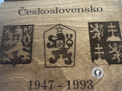 Luxusná drevená kazeta - sada československých pamätných mincí 1945-1993 bk